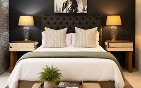 Art-Inspired Bedroom Close To Cbd